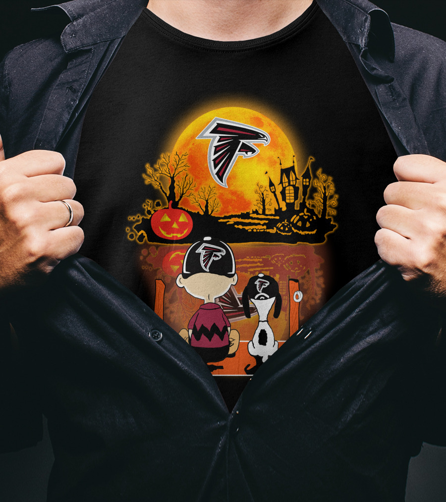 Atlanta Falcons Snoopy And Charlie Brown Halloween Pumpkin Moon Scene T-Shirt