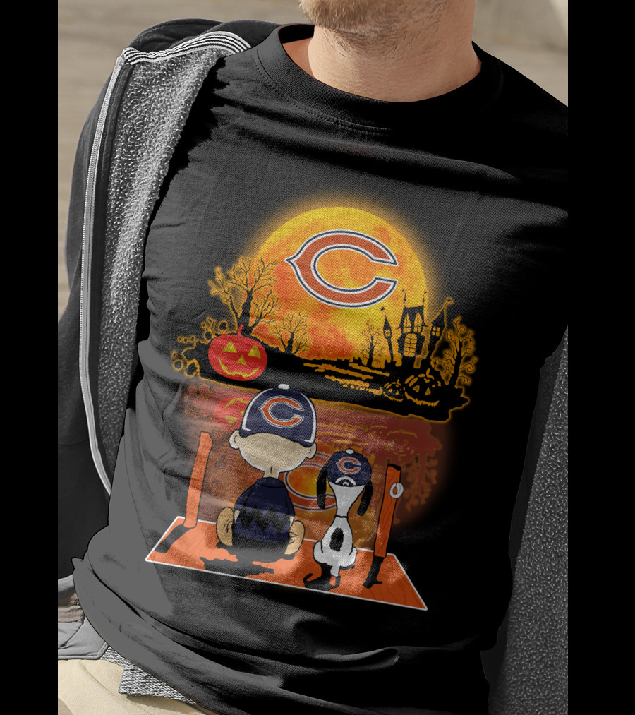 Chicago Bears Snoopy Charlie Brown Halloween Pumpkin Moon Scene T-Shirt