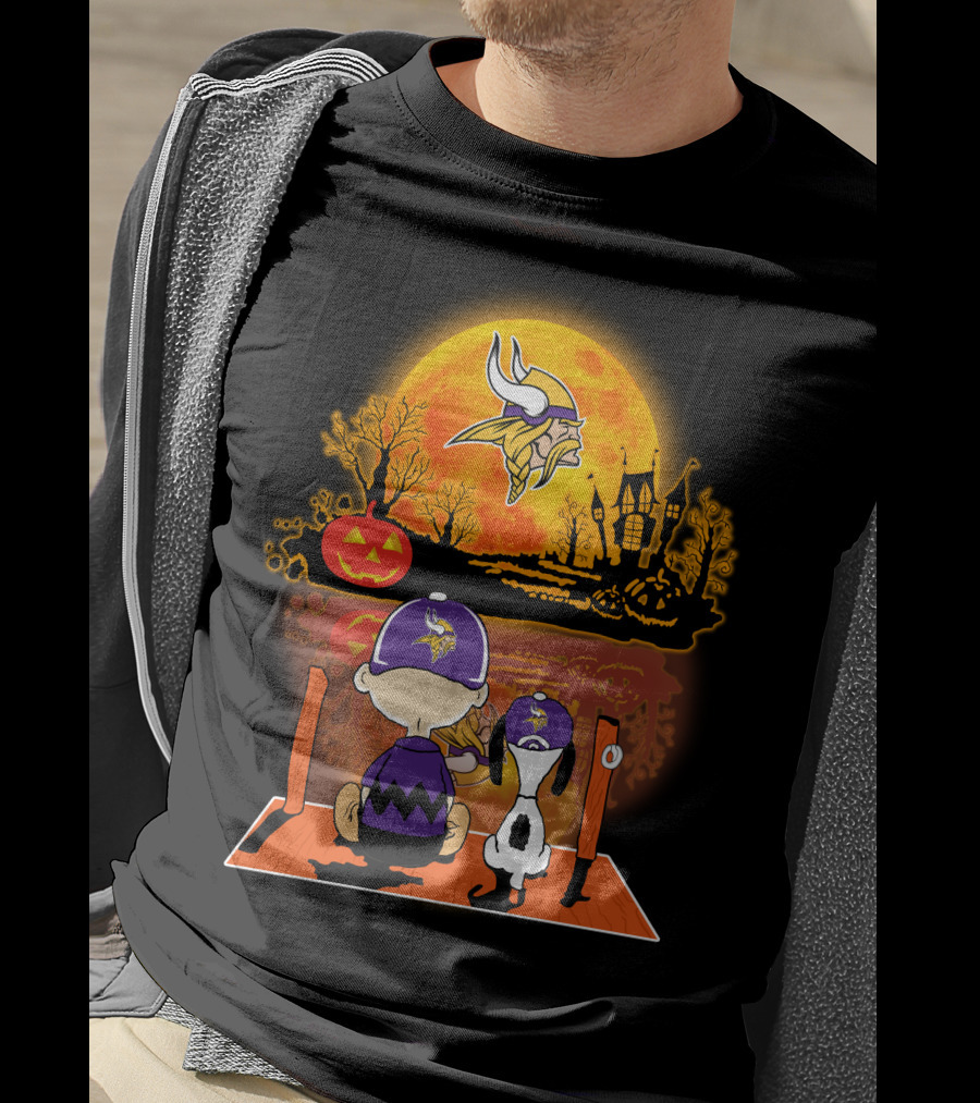 Minnesota Vikings Snoopy And Charlie Brown Halloween Pumpkin Moon T-Shirt