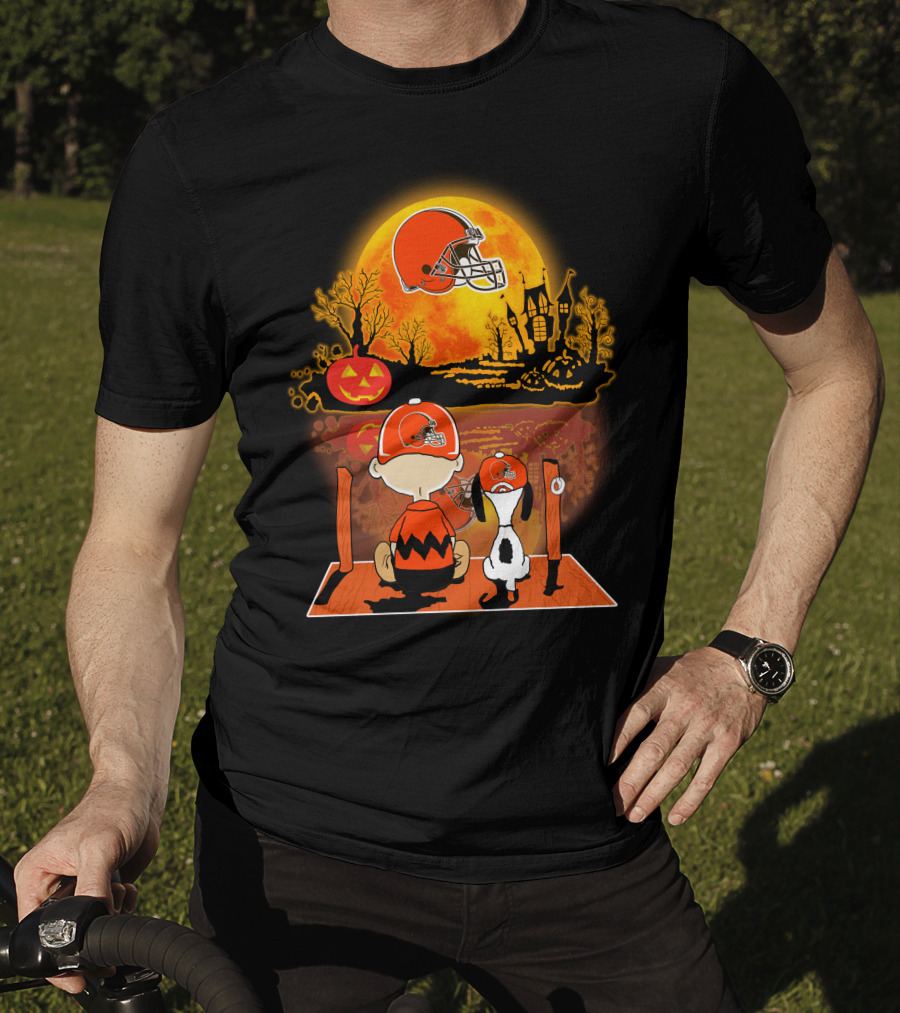 Cleveland Browns Halloween Snoopy Charlie Brown Pumpkin Moon Scene T-Shirt