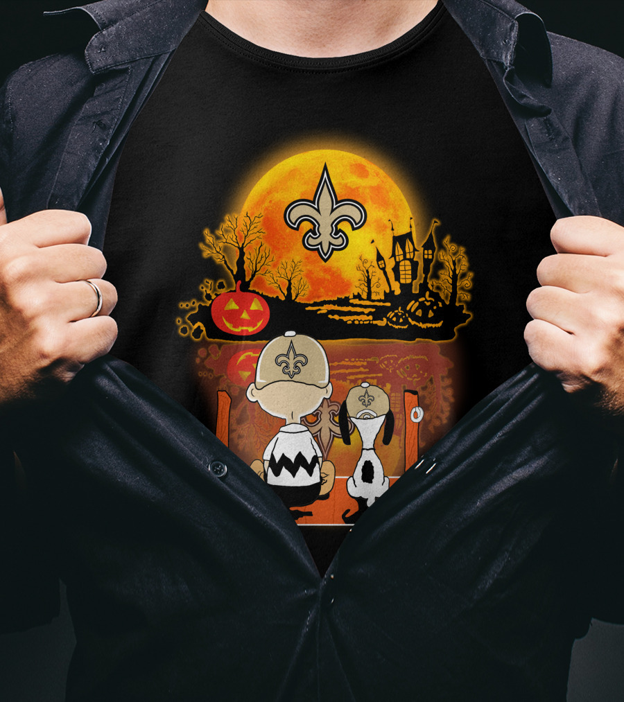 New Orleans Saints Halloween Snoopy Charlie Brown Pumpkin Scene T-Shirt