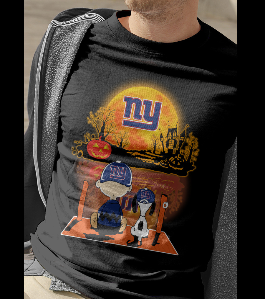 New York Giants Snoopy And Charlie Brown Halloween Pumpkin Scene T-Shirt