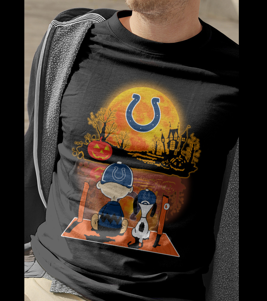 Indianapolis Colts Snoopy And Charlie Brown Halloween Pumpkin Night Scene T-Shirt