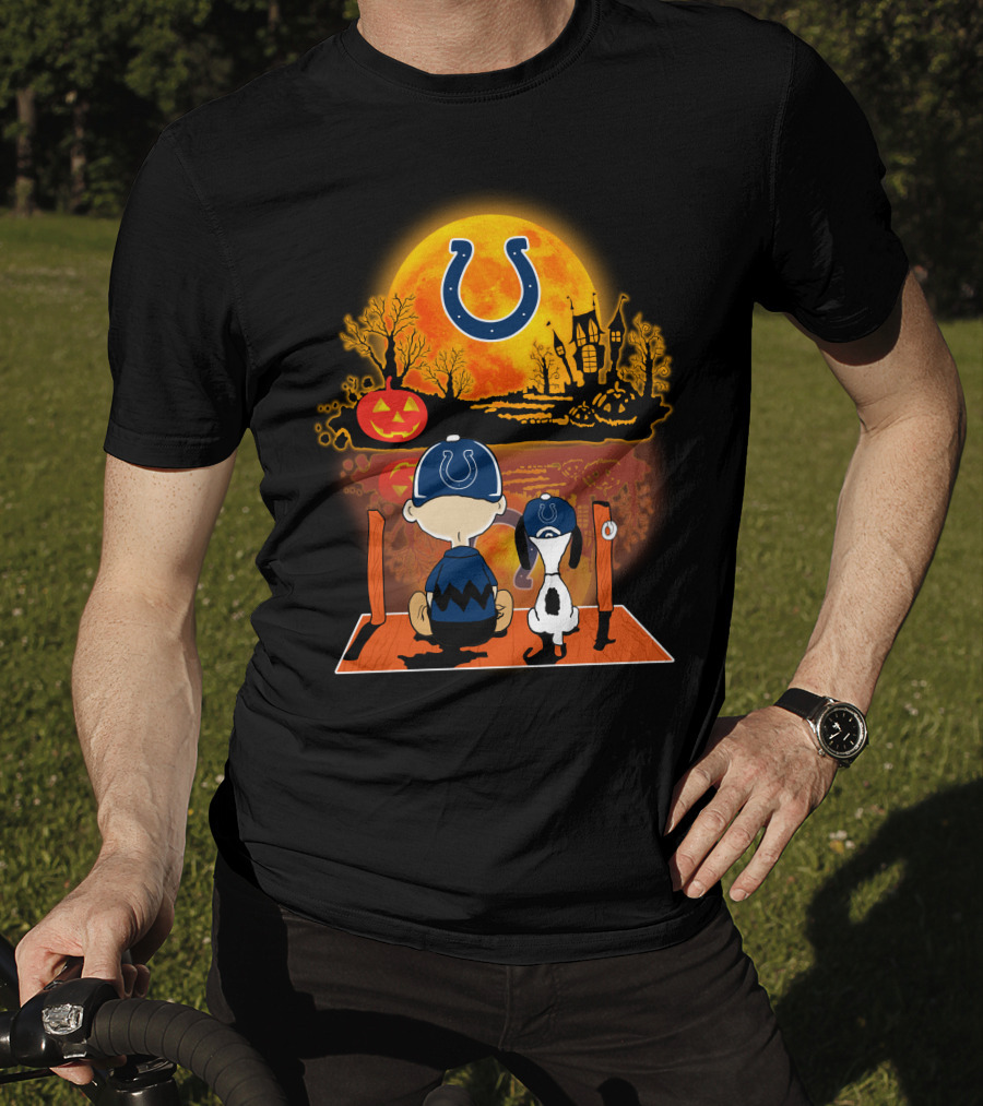 Indianapolis Colts Snoopy And Charlie Brown Halloween Pumpkin Night Scene T-Shirt