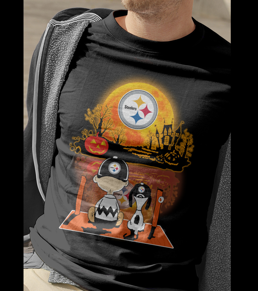 Pittsburgh Steelers Snoopy Charlie Brown Halloween Pumpkin Moon House T-Shirt