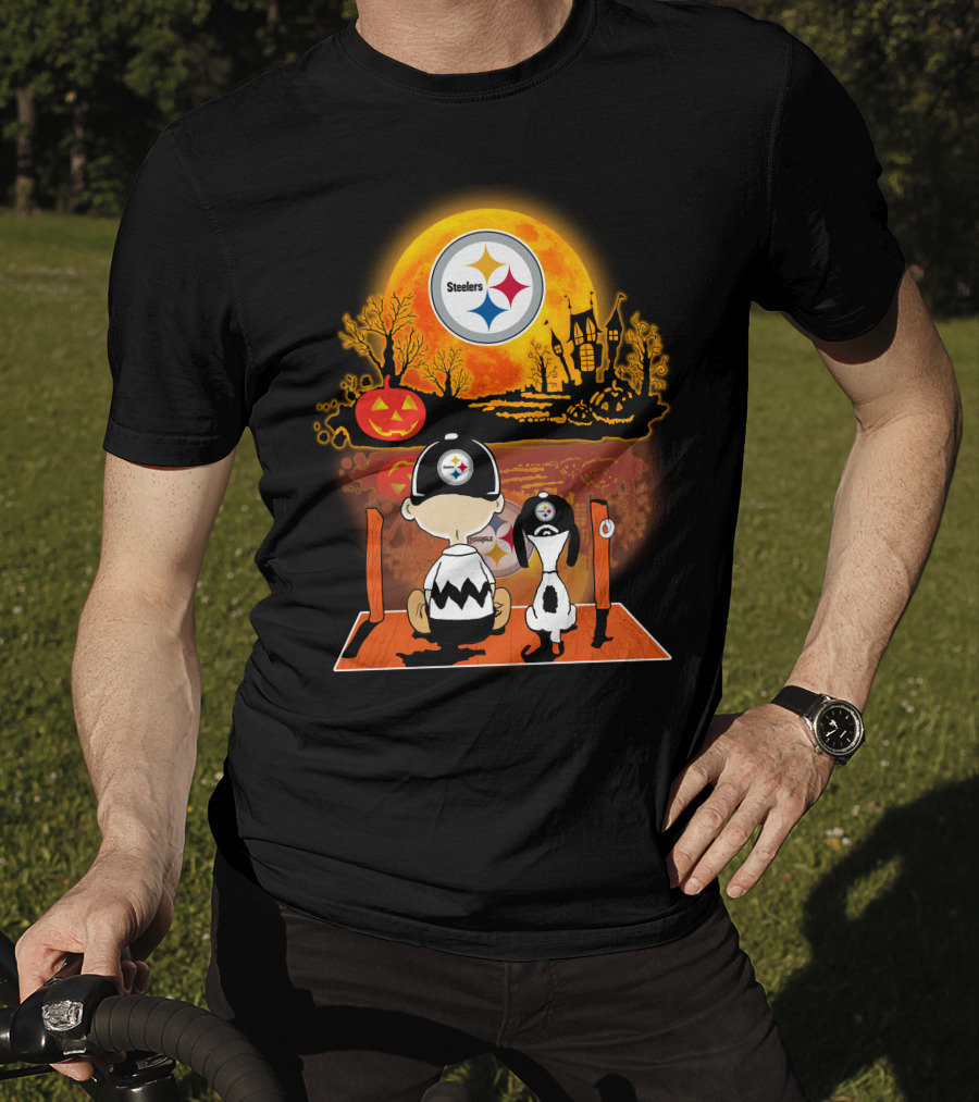 Pittsburgh Steelers Snoopy Charlie Brown Halloween Pumpkin Moon House T-Shirt