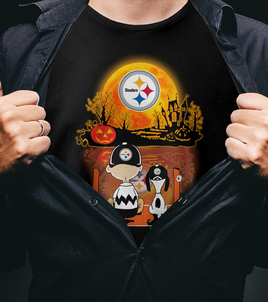 Pittsburgh Steelers Snoopy Charlie Brown Halloween Pumpkin Moon House T-Shirt