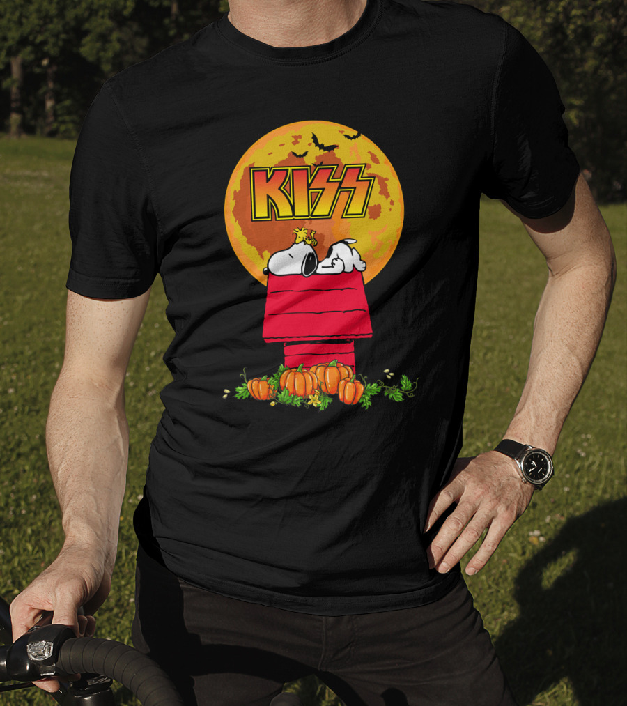 KISS Snoopy Halloween Pumpkin Moon Scene T-Shirt