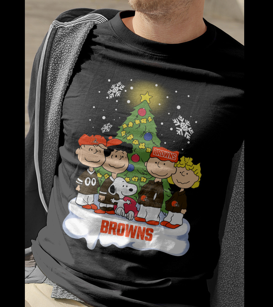 Snoopy Christmas Cleveland Browns Peanuts Characters Holiday Scene T-Shirt