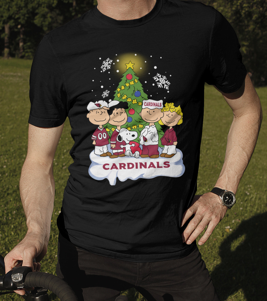 Snoopy Cardinals Christmas Peanuts Gang T-Shirt