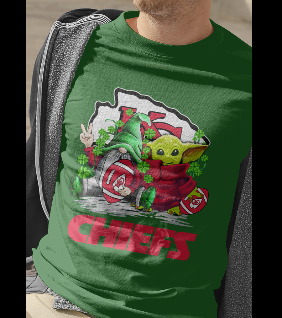 Kansas City Chiefs St. Patrick's Day Football Gnome And Baby Alien T-Shirt