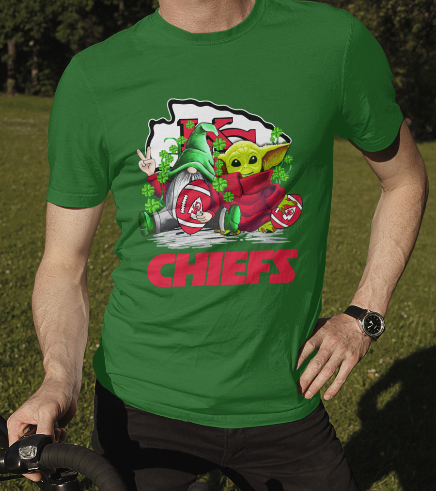 Kansas City Chiefs St. Patrick's Day Football Gnome And Baby Alien T-Shirt