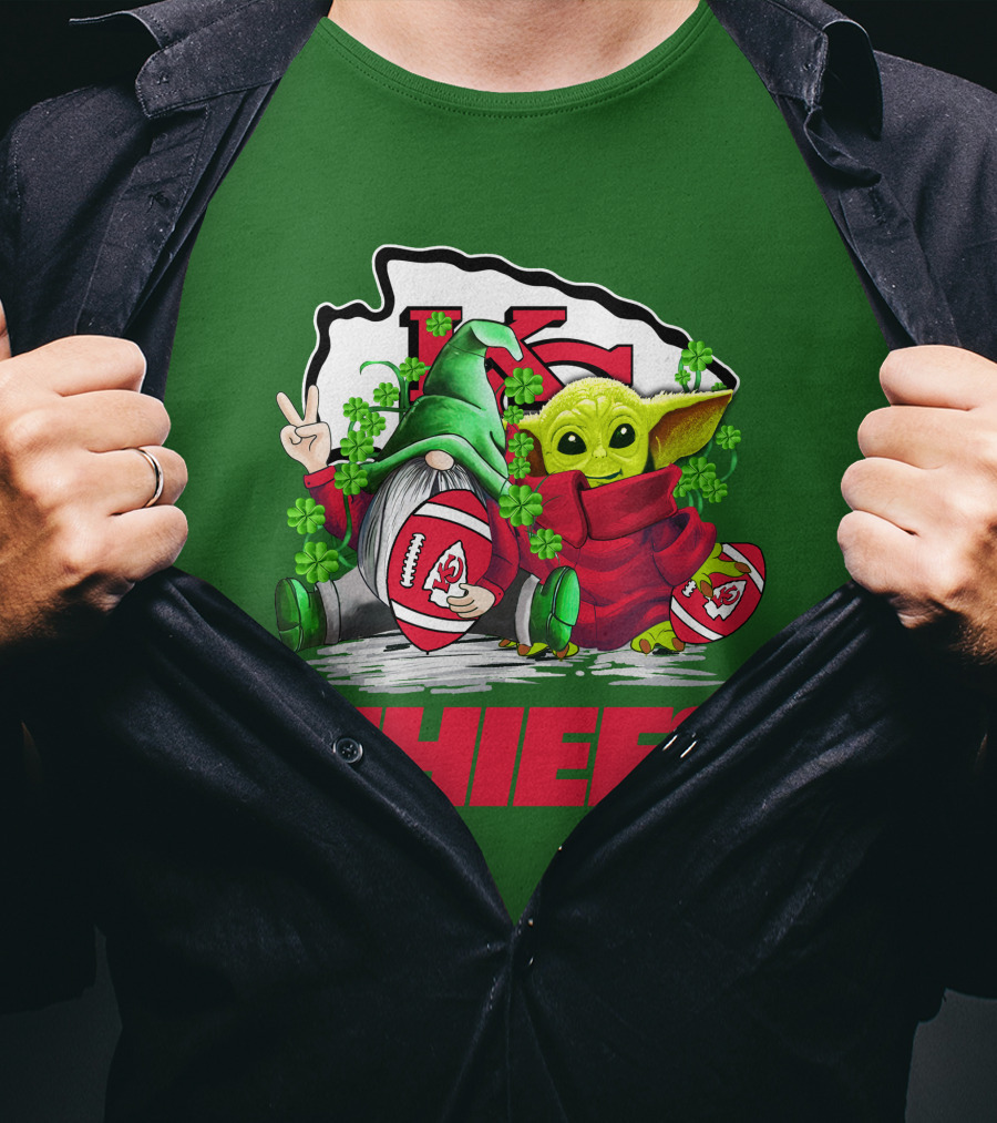 Kansas City Chiefs St. Patrick's Day Football Gnome And Baby Alien T-Shirt