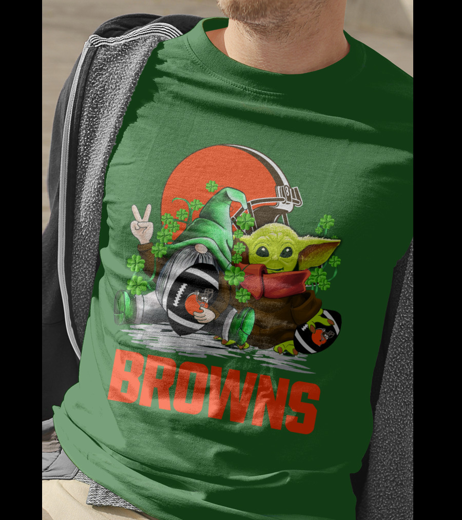 Cleveland Browns Football St. Patrick's Day Gnome And Baby Yoda T-Shirt