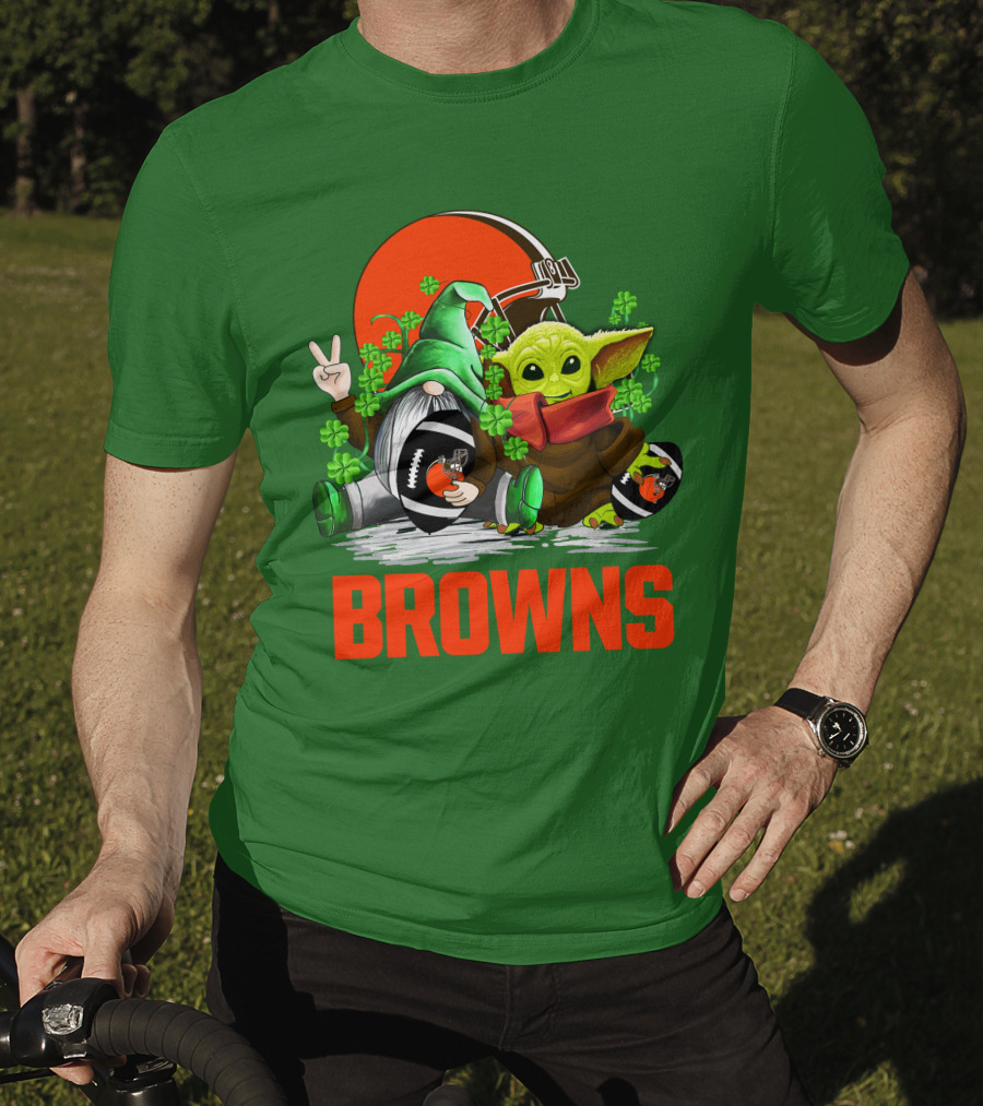 Cleveland Browns Football St. Patrick's Day Gnome And Baby Yoda T-Shirt