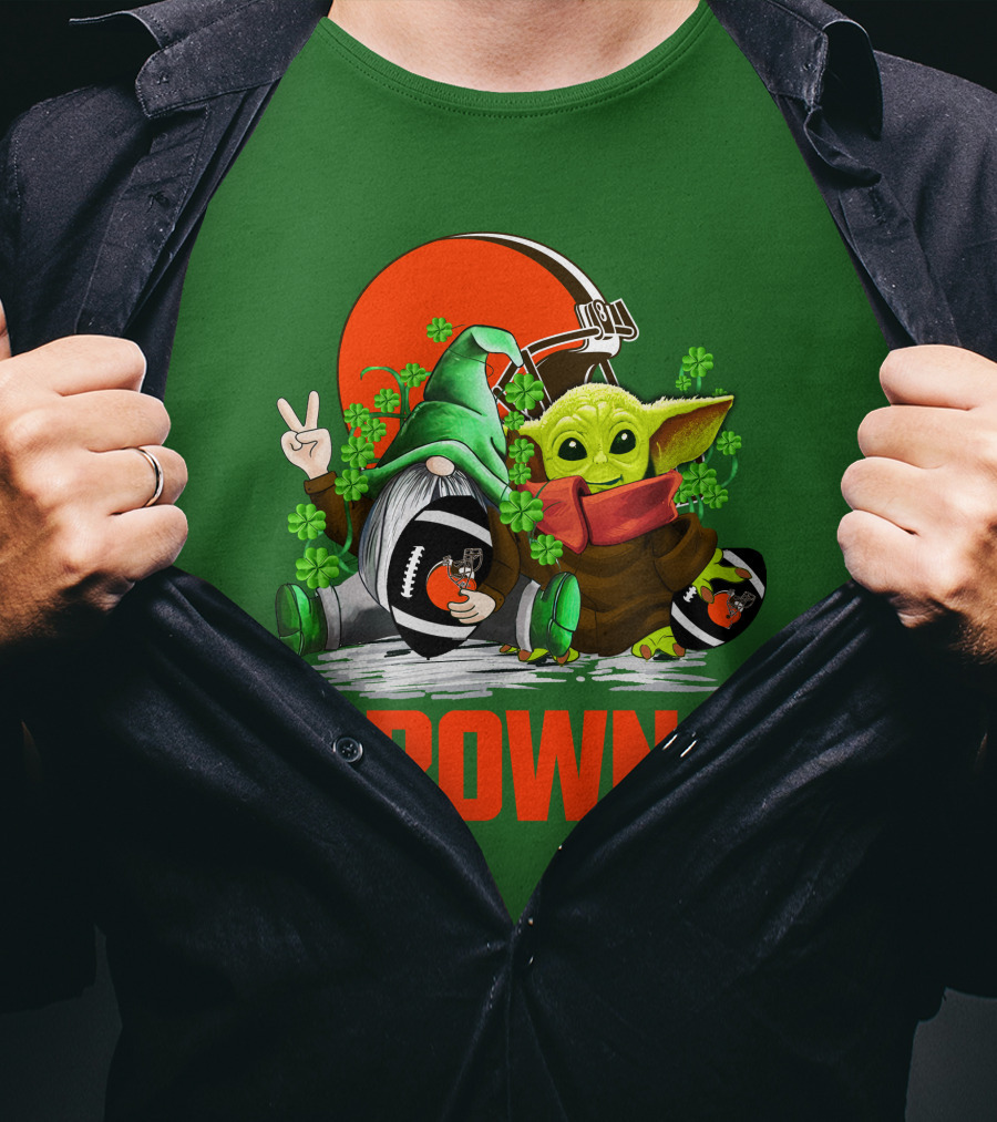 Cleveland Browns Football St. Patrick's Day Gnome And Baby Yoda T-Shirt