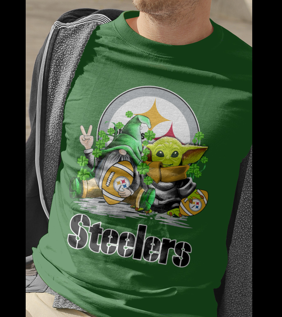 Steelers St. Patrick's Day Football Gnome And Baby Yoda With Shamrocks T-Shirt