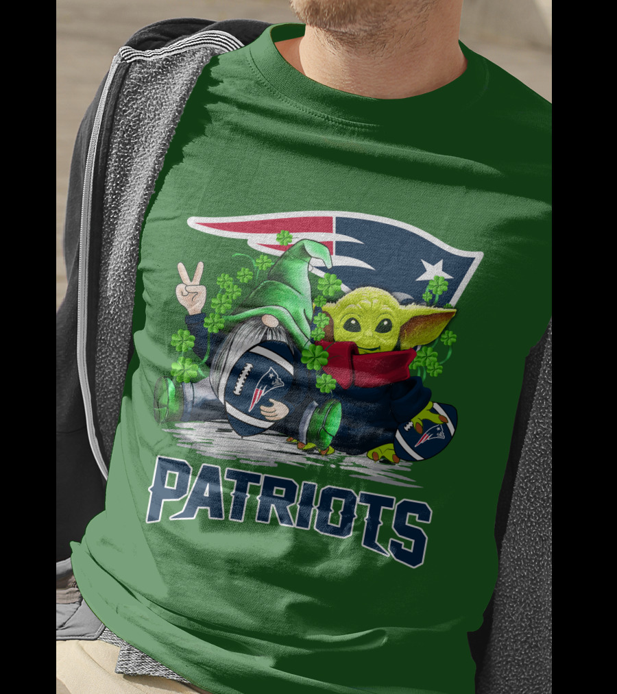 New England Patriots St. Patrick's Day Gnome And Green Alien Football T-Shirt