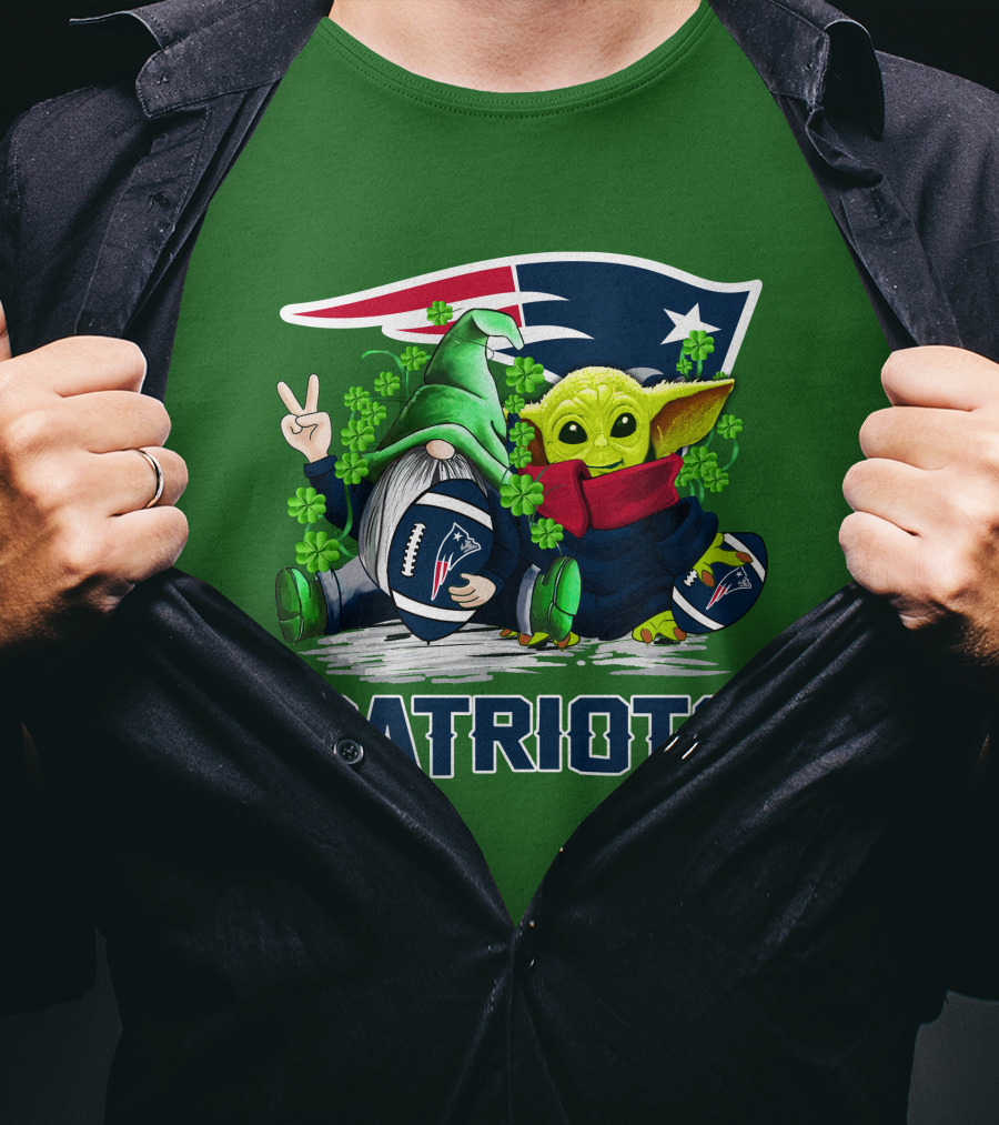 New England Patriots St. Patrick's Day Gnome And Green Alien Football T-Shirt