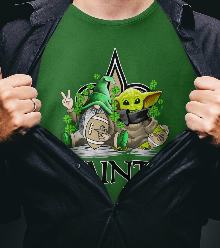 New Orleans Saints Football St. Patrick’s Day Gnome And Baby Alien With Shamrocks T-Shirt