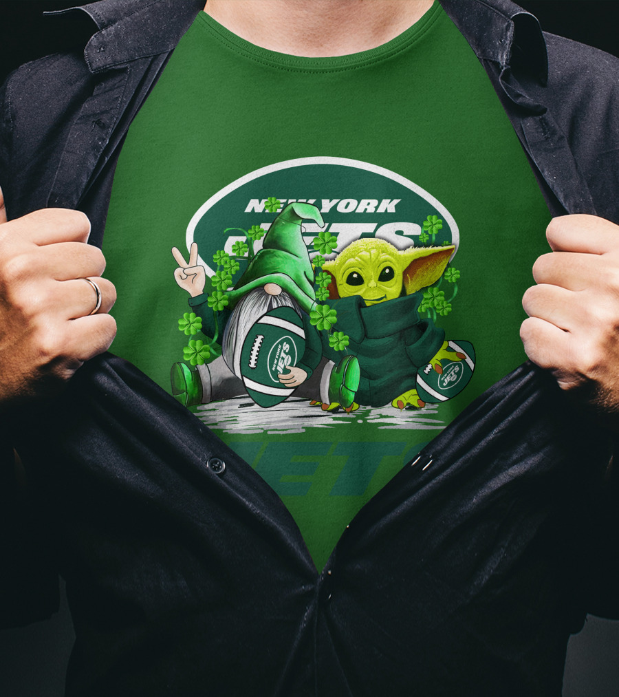 New York Jets Football St. Patrick's Day Baby Yoda And Gnome With Shamrocks T-Shirt