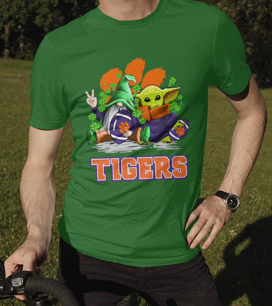 Clemson Tigers St. Patrick’s Day Football Gnome And Baby Yoda T-Shirt