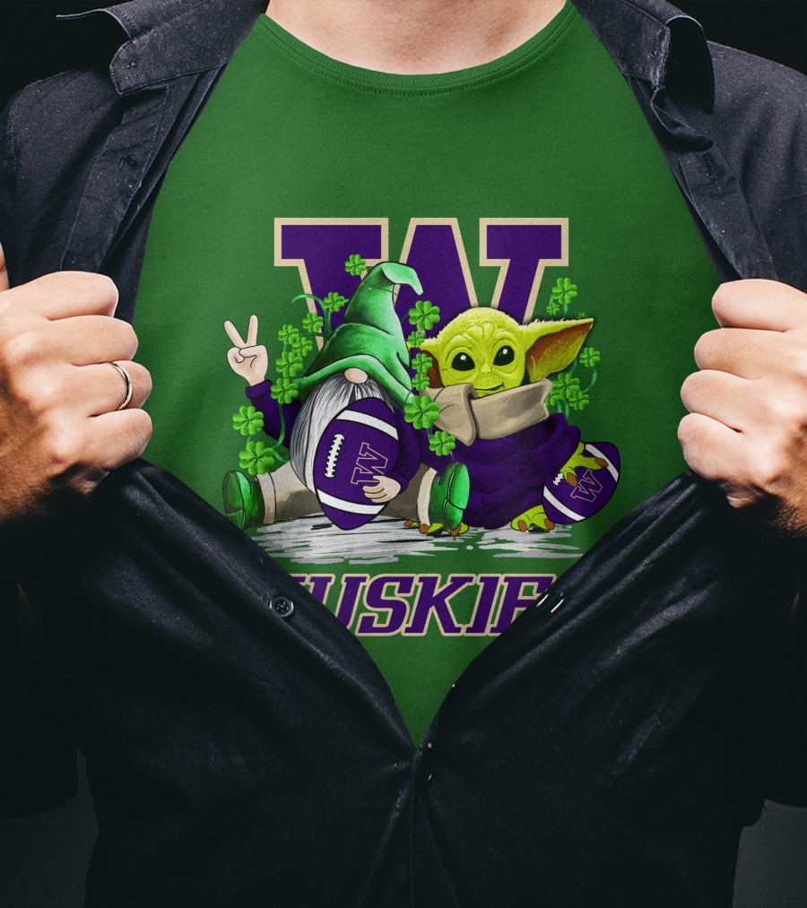 Washington Huskies Football St. Patrick’s Day Gnome And Baby Yoda With Shamrocks T-Shirt