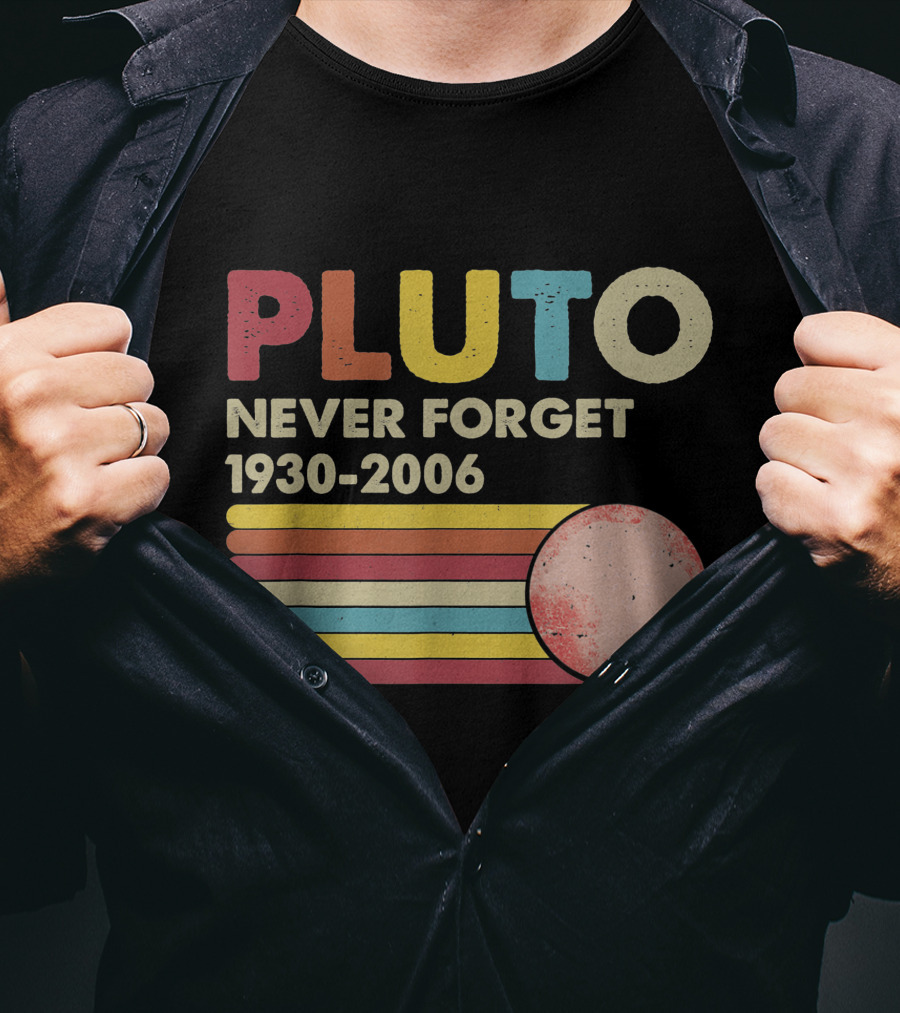 Pluto Never Forget 1930-2006 Retro Lover T-Shirt