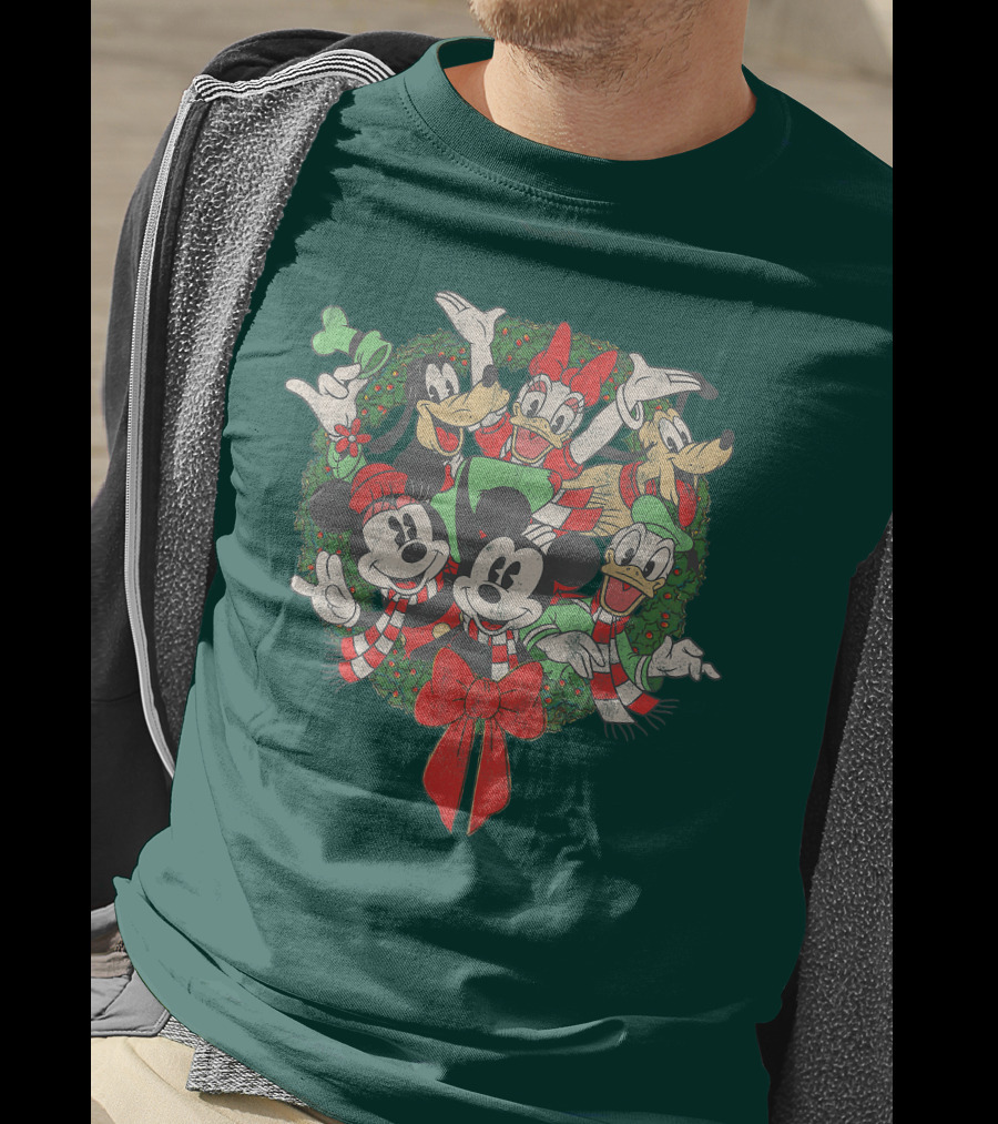 Disney Holiday Wreath Mickey Minnie Goofy Pluto Donald Christmas T-Shirt