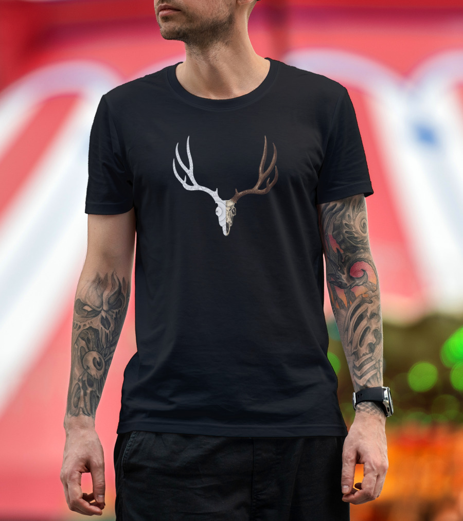 Deer Skull Polytope Antler Symmetry Art with Geometric and Organic Contrast T-Shirt