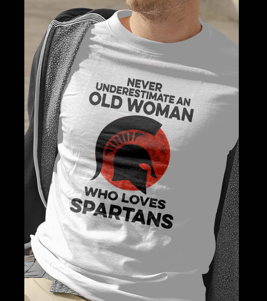 Never Underestimate An Old Woman Who Loves Michigan State Spartans T-Shirt