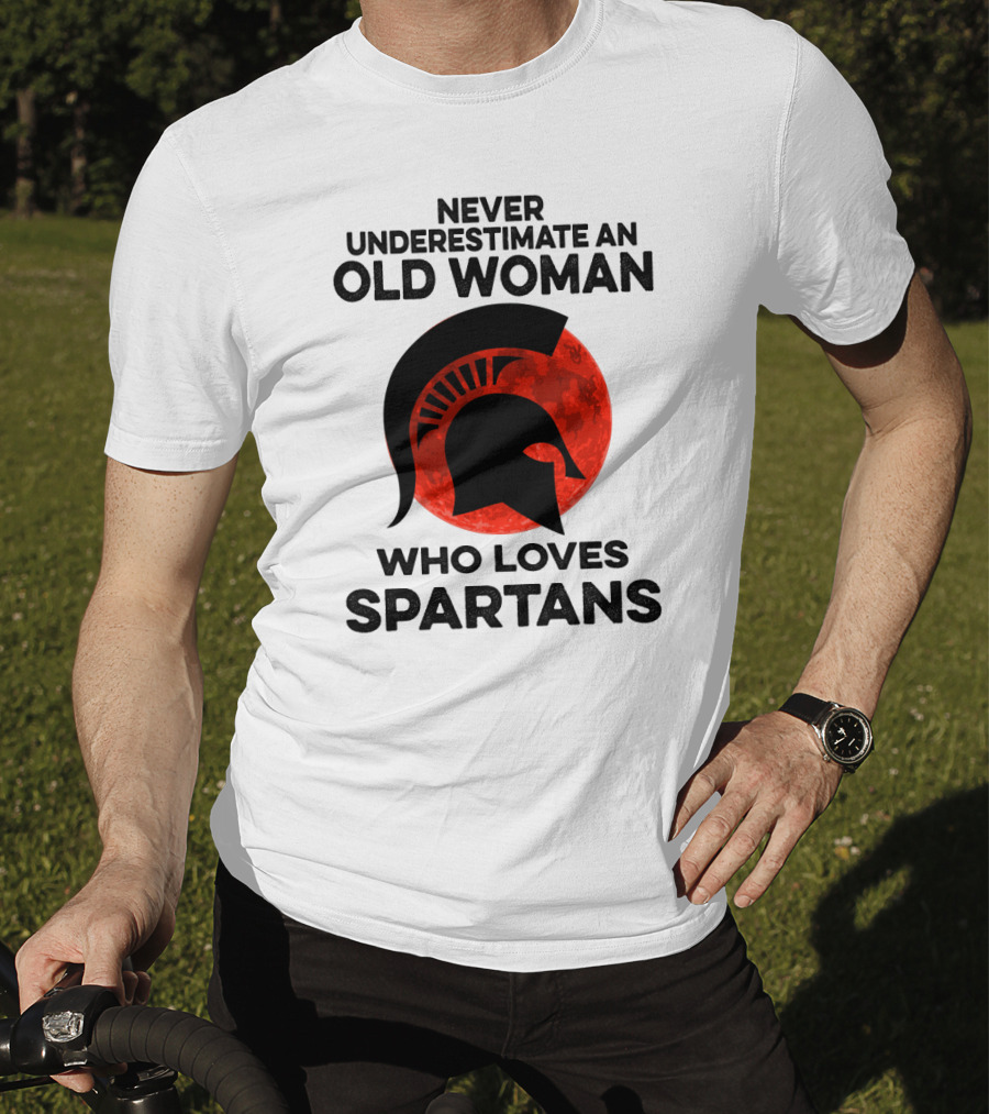 Never Underestimate An Old Woman Who Loves Michigan State Spartans T-Shirt