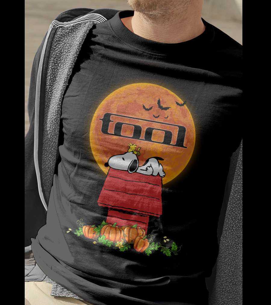 Tool 012a Halloween Snoopy Pumpkin Moon Scene T-Shirt