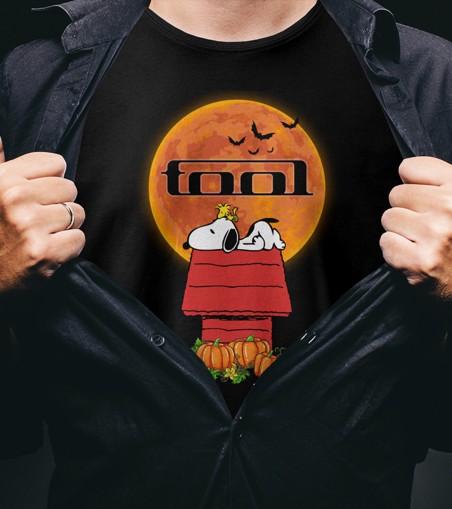 Tool 012a Halloween Snoopy Pumpkin Moon Scene T-Shirt