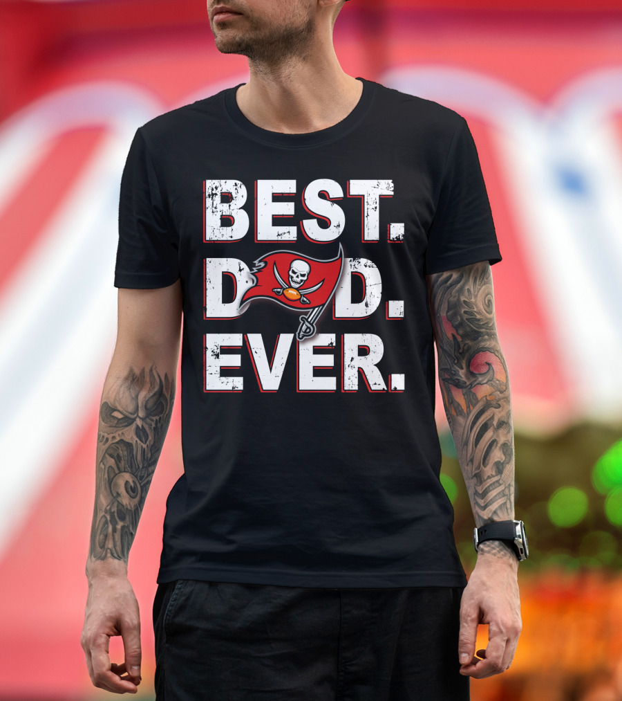 Best Dad Ever Buccaneers Flag Skull Football T-Shirt