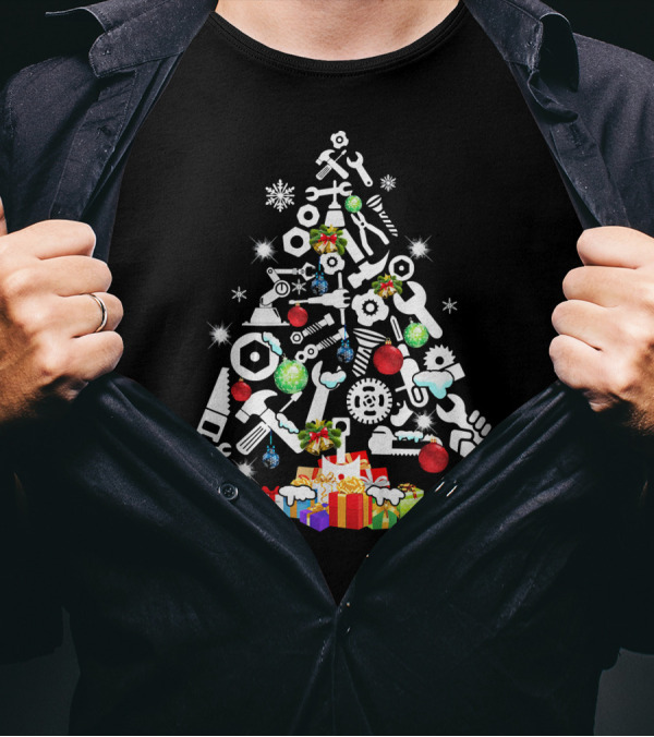 Mens Mechanic Tools Christmas Tree With Presents And Snowflakes T-Shirt