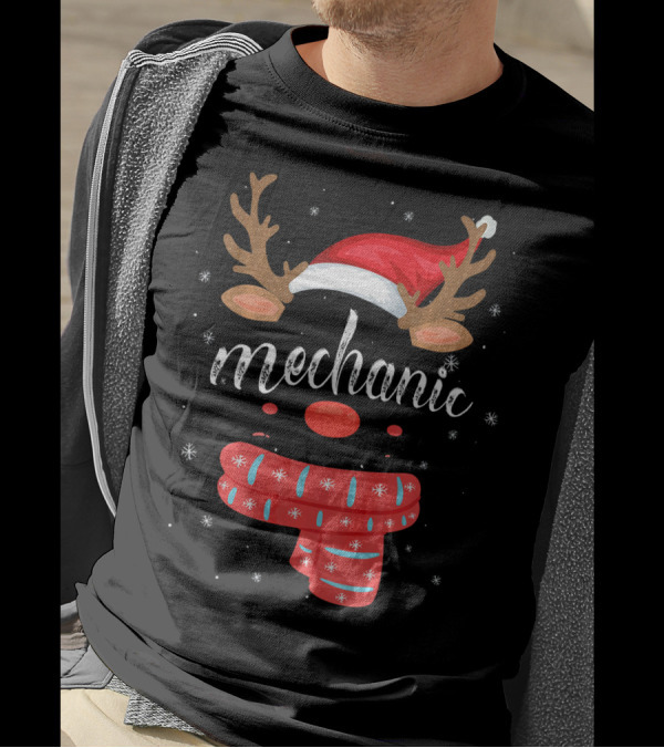 Mechanic Reindeer Christmas Hat And Scarf Group T-Shirt