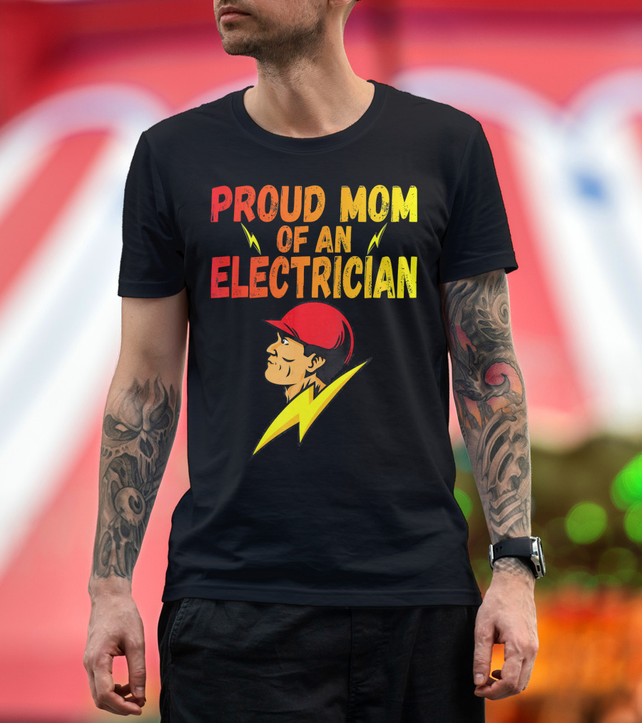 PROUD MOM OF AN ELECTRICIAN WITH LIGHTNING BOLT CAP T-Shirt