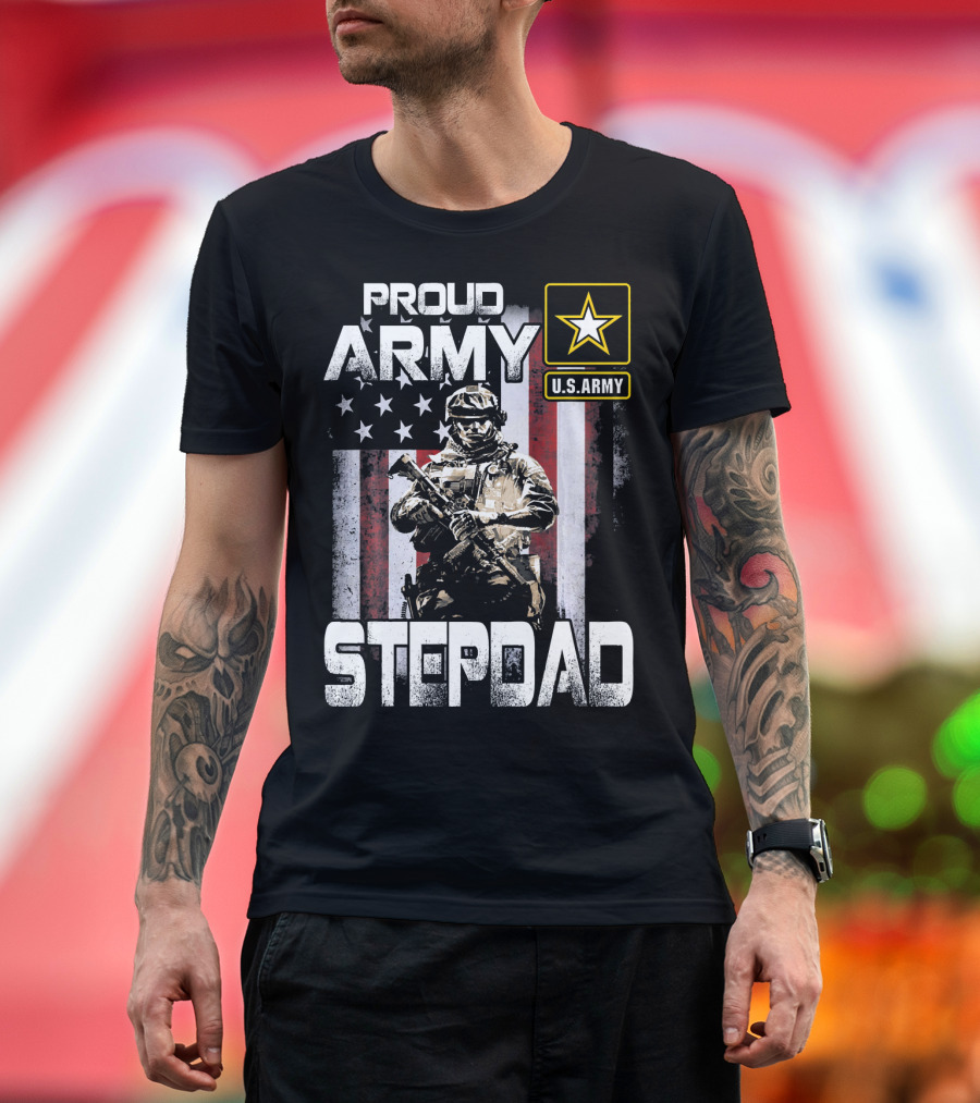 Proud Army Stepdad US Army Soldier with Flag USA Military Star Badge T-Shirt