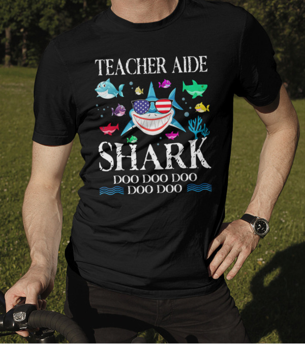 Teacher Aide Shark Doo Doo Doo Patriotic Sunglasses Fun Ocean Creatures T-Shirt
