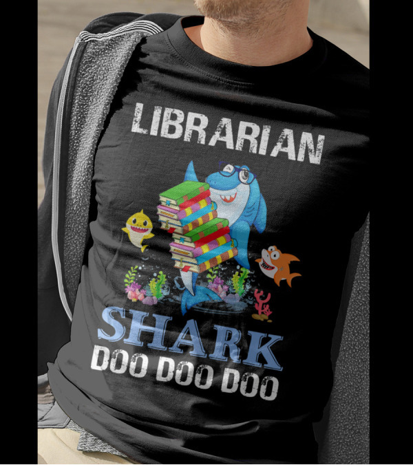 Librarian Shark Carrying Books Doo Doo Doo With Happy Fish T-Shirt