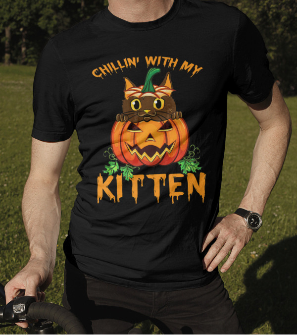 Chillin With My Kitten Halloween Pumpkin Cat T-Shirt