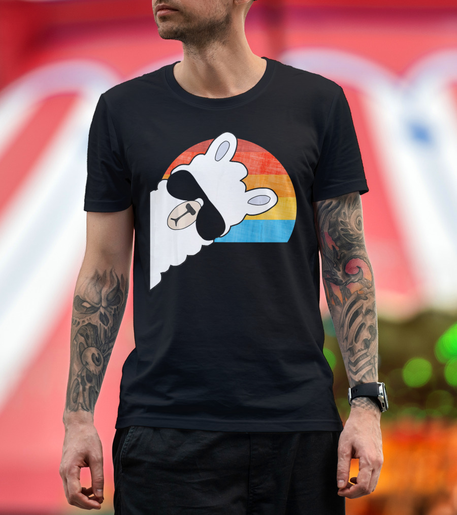FUNNY LLAMA ALPACA 70s RETRO SUNSET WITH SUNGLASSES AND VINTAGE STRIPES T-Shirt