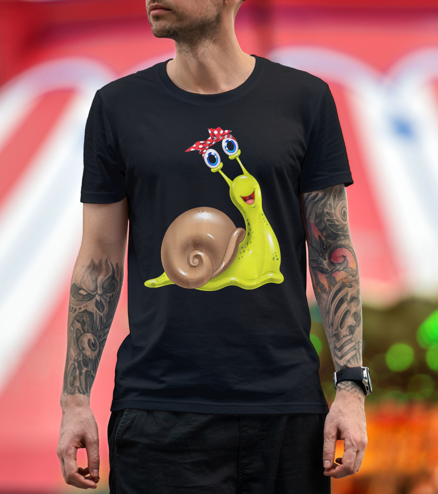 Funny Snail Mom with Red Bandana Mothers Day T-Shirt
