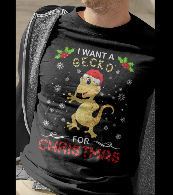 I Want A Gecko For Christmas Snowflakes Holly Santa Hat T-Shirt