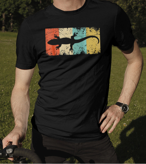 Gecko Silhouette On Vintage Retro T-Shirt