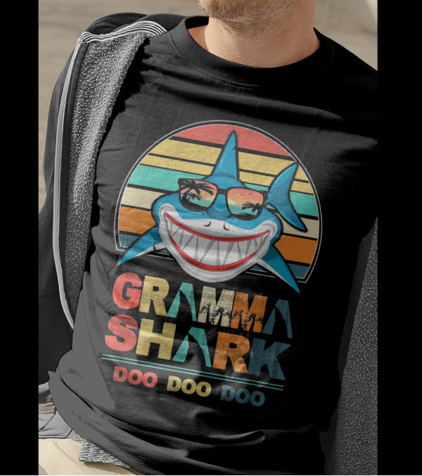 Gramma Shark Doo Doo Doo Vintage Sunglasses Retro Sunset T-Shirt