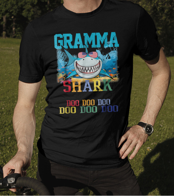 Gramma Shark Doo Doo Doo With American Flag Sunglasses T-Shirt