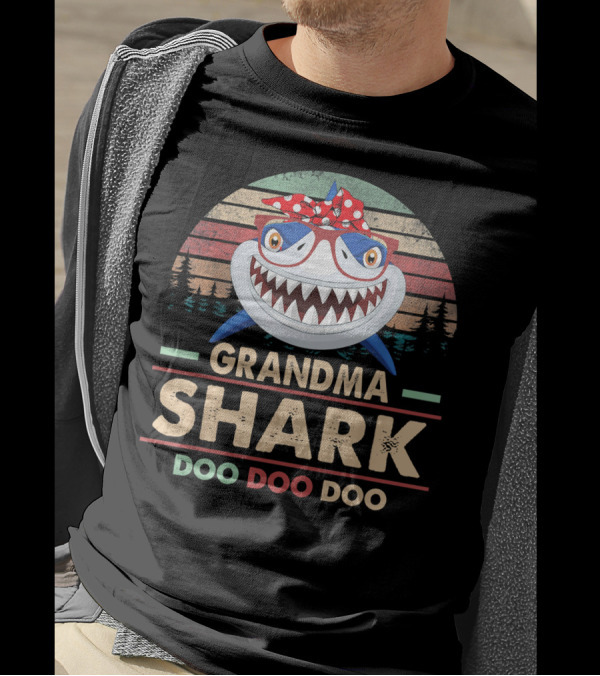 Grandma Shark Doo Doo Doo Retro Sunset Style Matching Fam T-Shirt