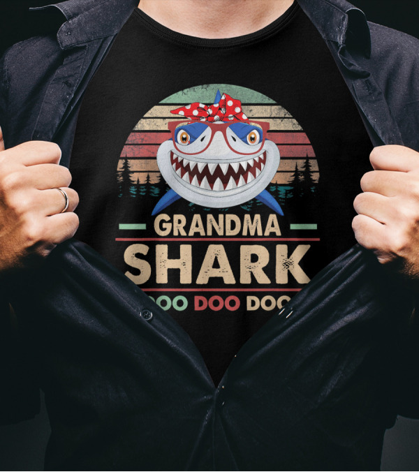Grandma Shark Doo Doo Doo Retro Sunset Style Matching Fam T-Shirt